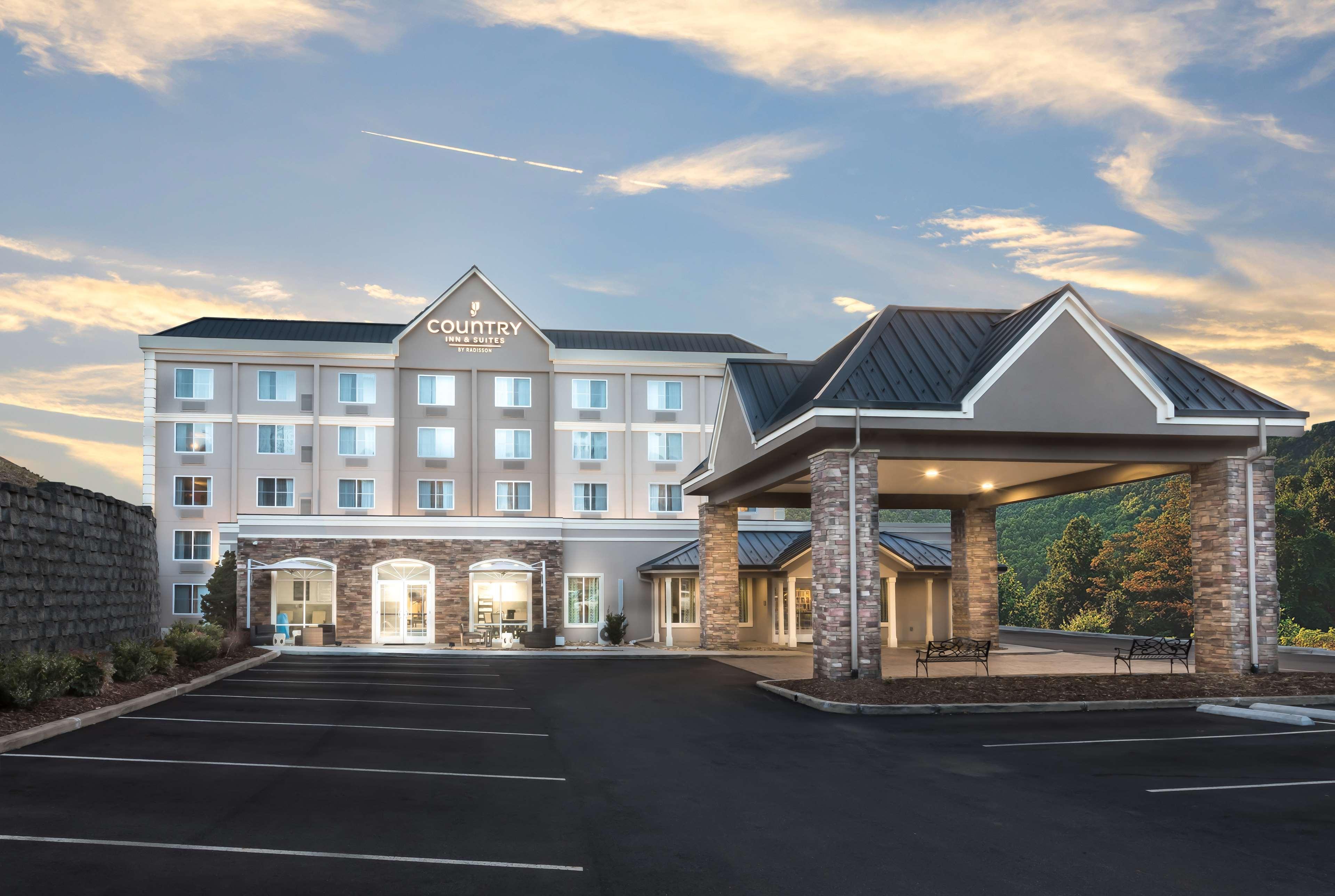 Country Inn & Suites By Radisson Asheville Downtown Tunnel Road Exterior photo